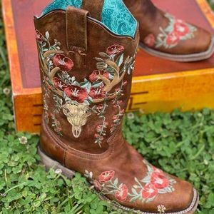 Women’s Corral cowboy Boots. Embroidered overlay